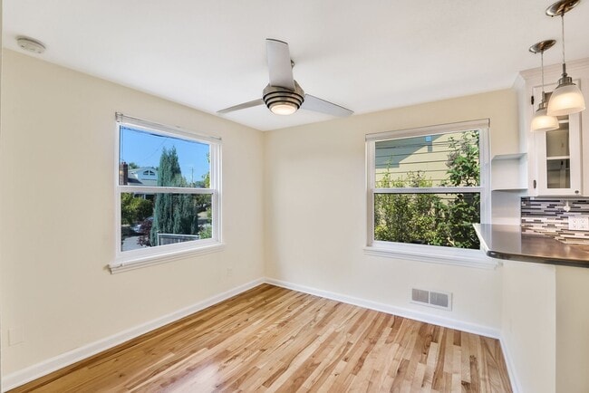 Building Photo - Cape Cod Gem-w/MIL-PRICE DROP!