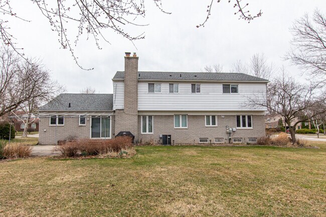 Building Photo - 3535 Balfour Dr