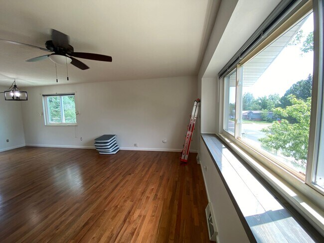 Building Photo - 4 Bed 2 Bath Home In South Boulder.  Devils Thumb Neighborhood!