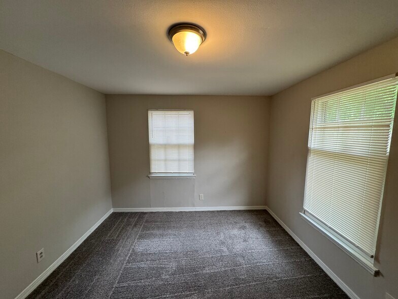 Building Photo - 2116 Finchley Dr