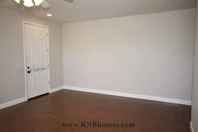 Building Photo - 133 Marinette Ct