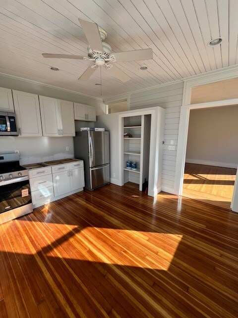 Building Photo - 49 Beacon St