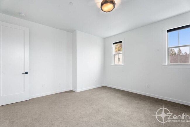 Building Photo - 990 W Magnolia Loop