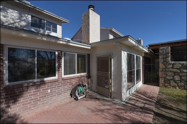 Building Photo - 6622 Dawn Dr