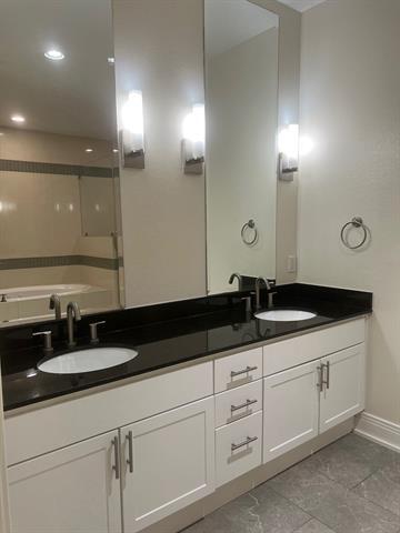 Building Photo - 8066 Park Ln