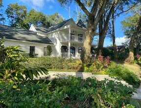 Building Photo - 703 Fairoaks Ln