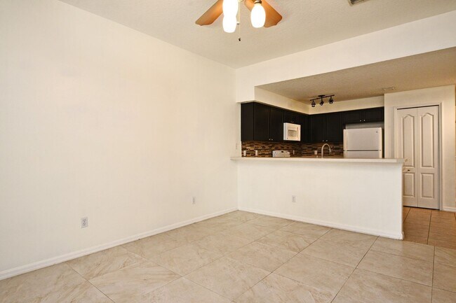 Building Photo - 692 Seabrook Ct