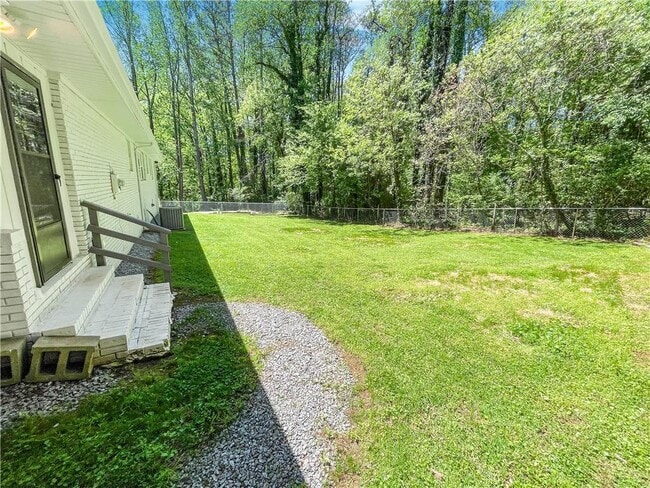 Building Photo - 2307 Rubart Dr