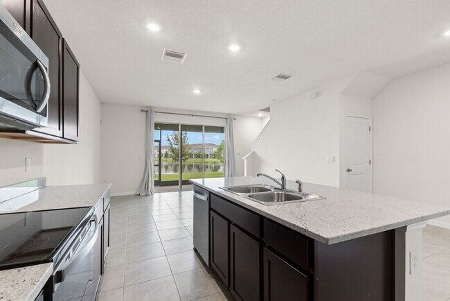 Building Photo - LIKE NEW Townhome For Rent in Mangrove Point!