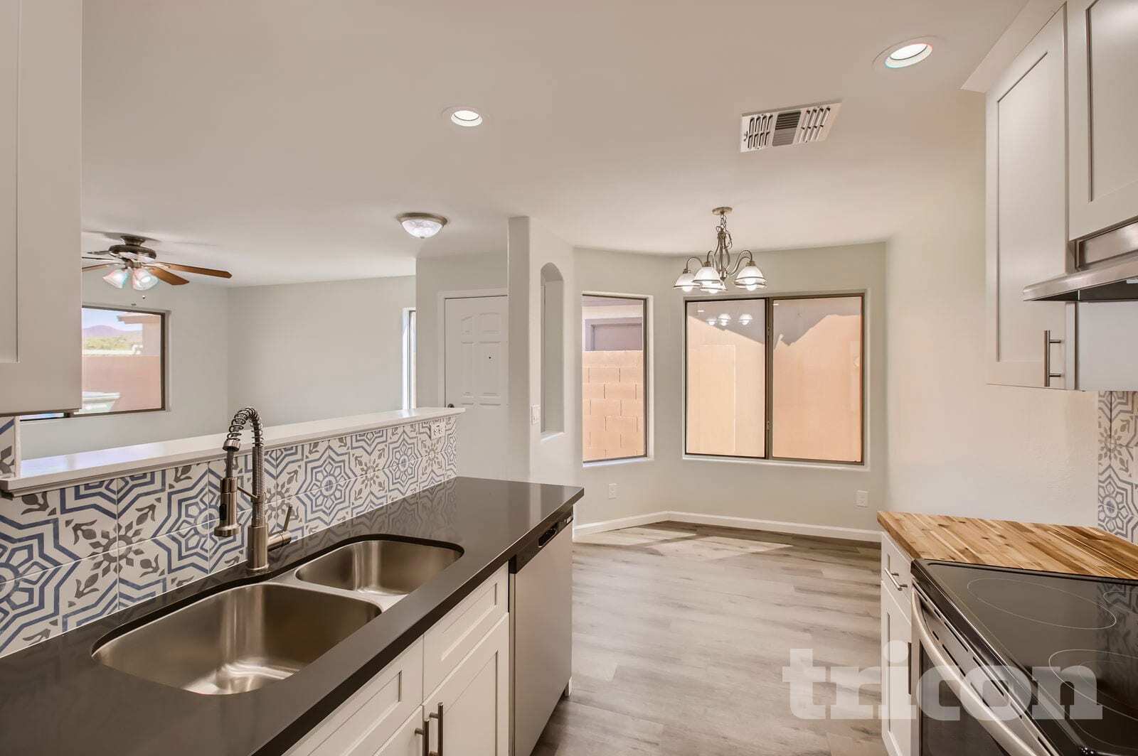 Building Photo - 8701 S 50th Dr