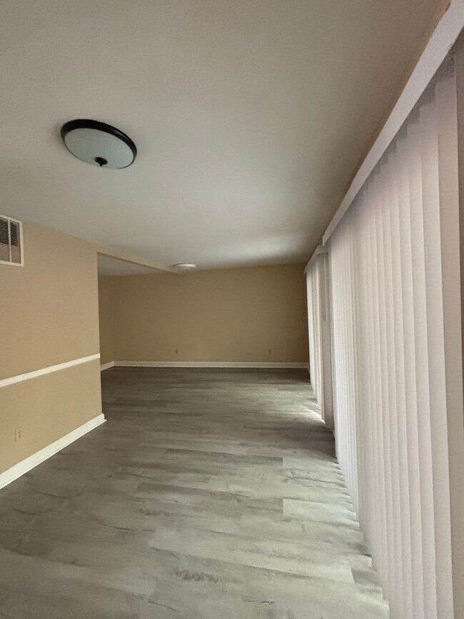 Building Photo - New Listing - Don't Miss Out!