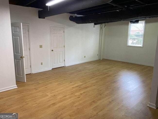 Building Photo - 7155 Roswell Rd