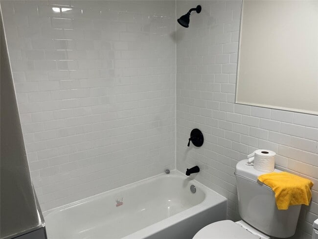 Building Photo - 50 Schubert St