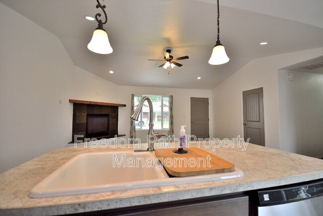 Building Photo - 316 Ashlin Ct