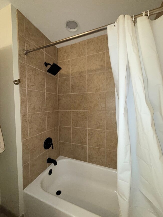 Building Photo - 1255 S State St