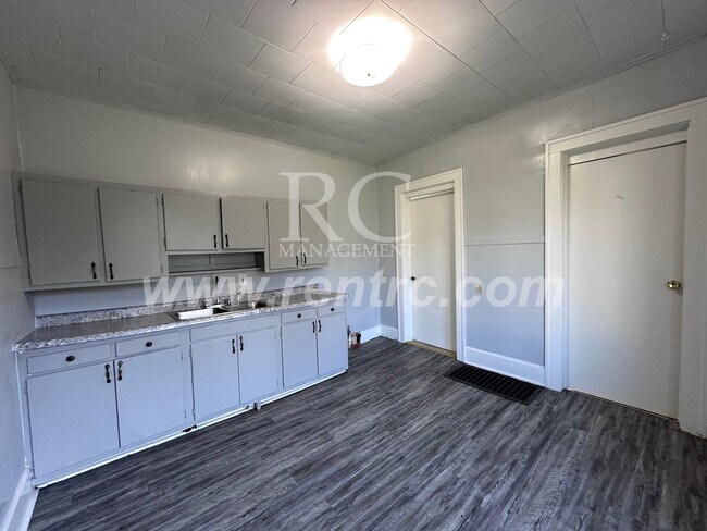 Building Photo - 1115 Harmon-