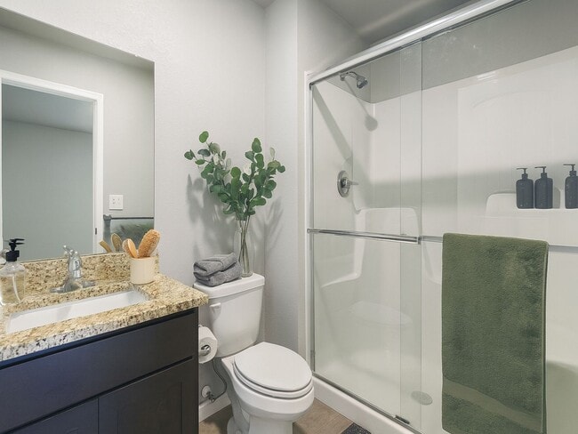 Building Photo - Charming 3-Bed, 2-Bath Ranch style duplex in the Colonial Gardens