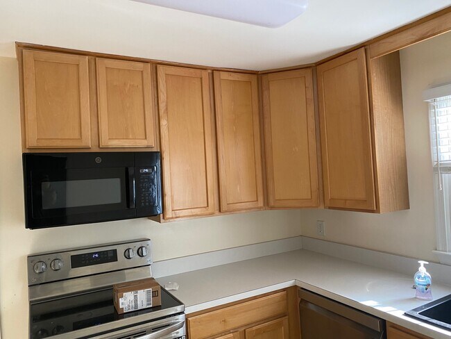 Building Photo - 7907 Laural Valley Way