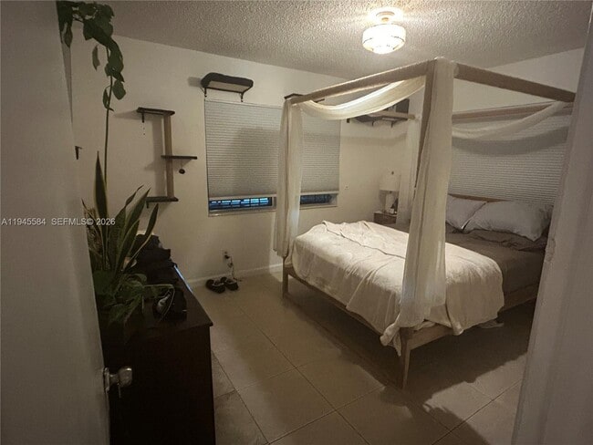 Building Photo - 956 NE 80th St