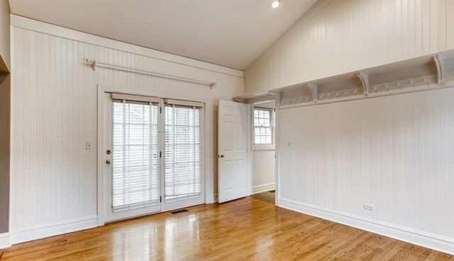 Building Photo - 725 Stonebridge Rd