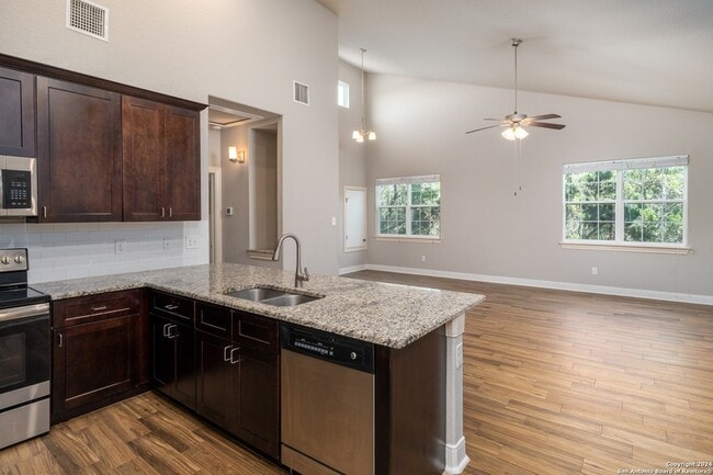 Building Photo - 3067 View Ridge Dr