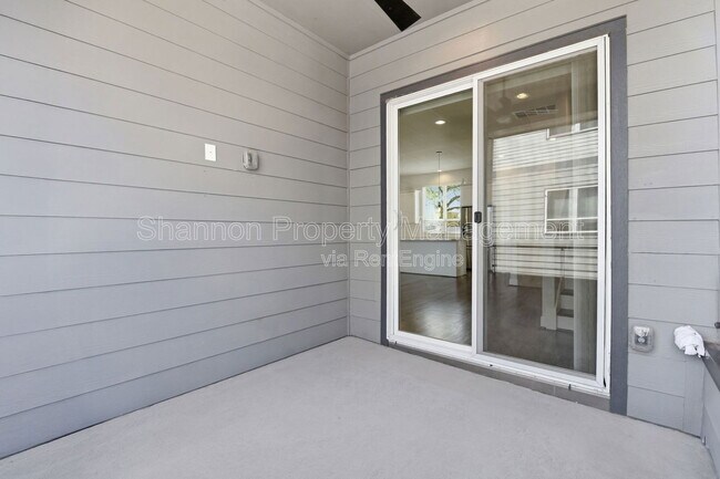 Building Photo - 3024 Charline