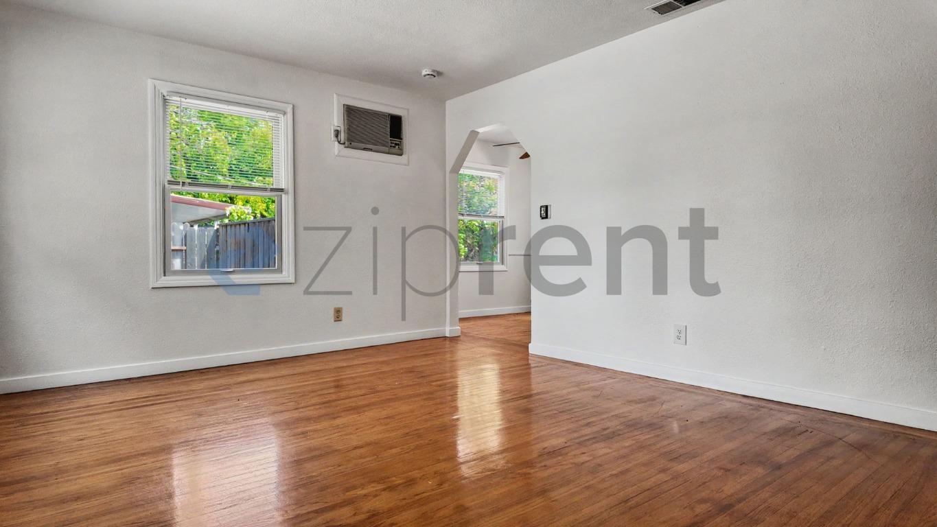 Building Photo - Unit