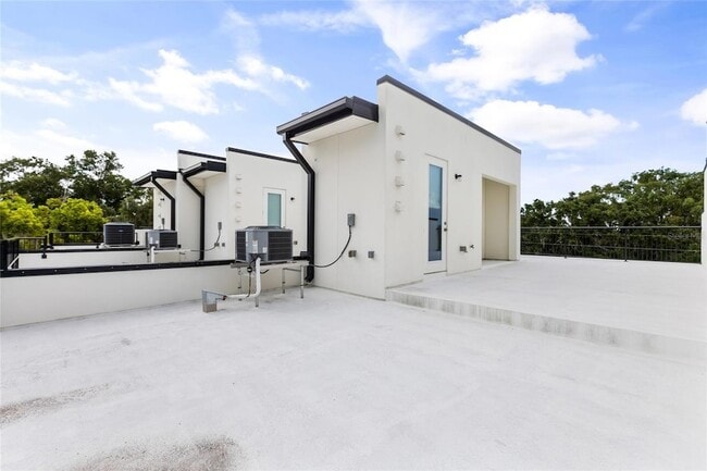 Building Photo - 758 Highland Ave