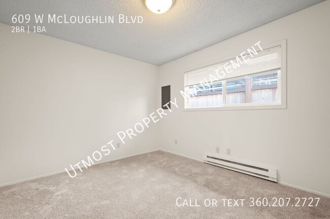 Building Photo - Cute 2BD 1BA Duplex in Downtown Vancouver ...