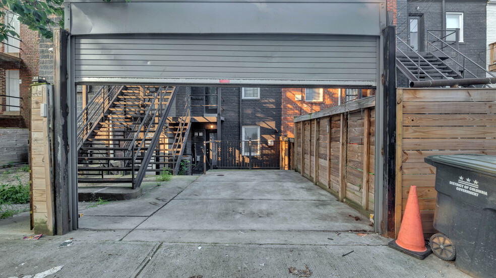 Building Photo - 1808 Benning Rd NE