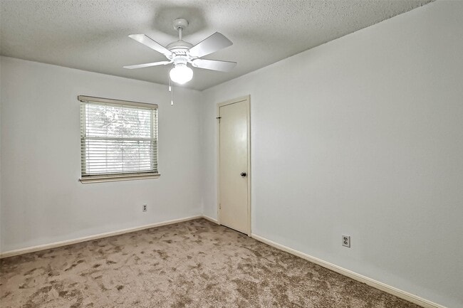 Building Photo - 2922 Lakefield Way