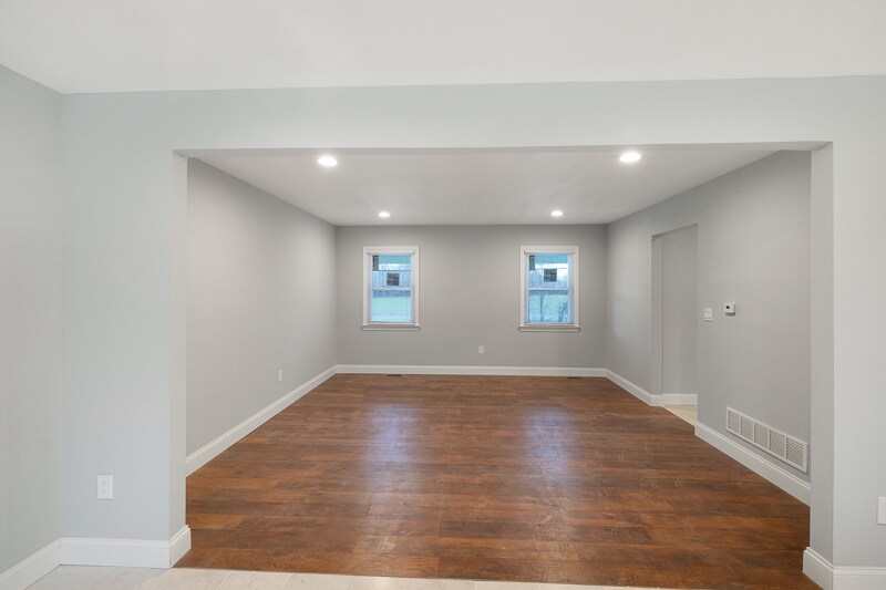 Building Photo - 370 Smithburg Rd