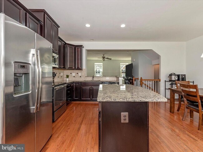 Building Photo - 76 Norwood Dr