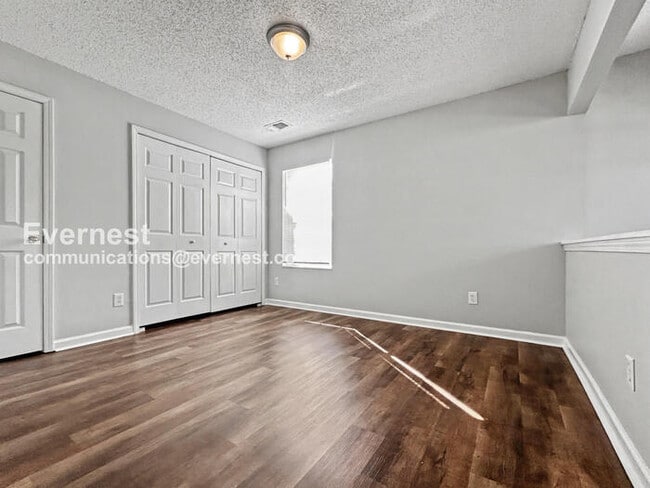 Building Photo - Spacious Home with Garage and Modern Features