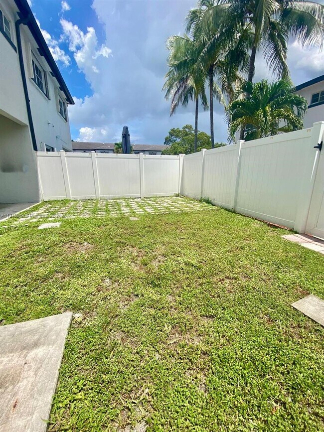 Building Photo - 12854 SW 49th Ct
