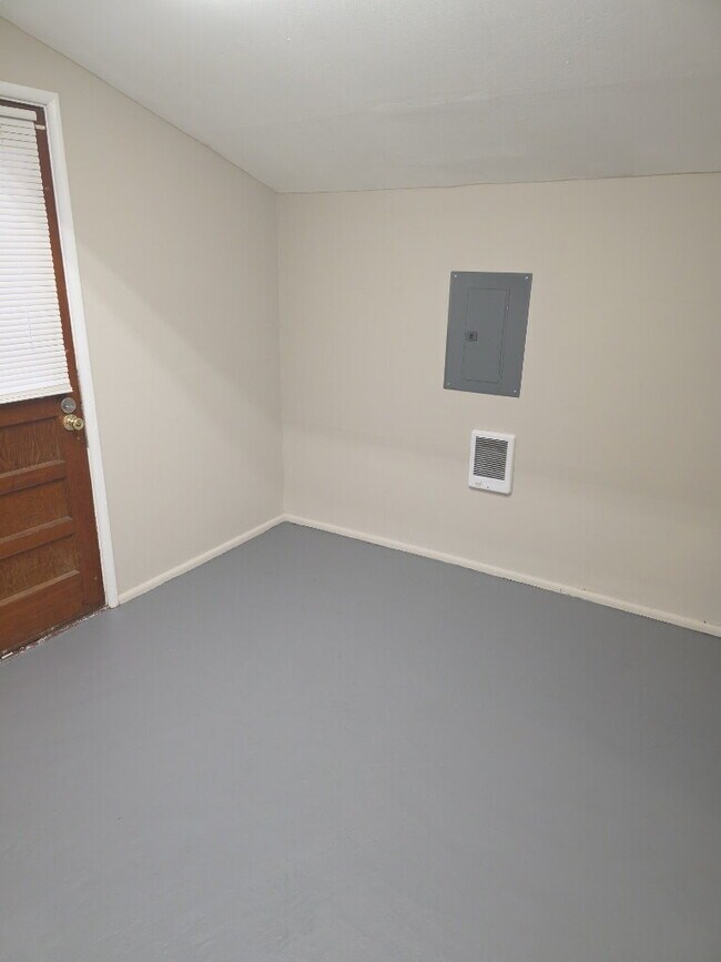 Building Photo - Charming 3-Bedroom Home in a Quiet St. Louis Neighborhood