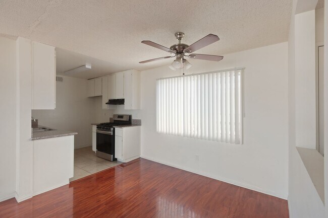 Building Photo - 7233 Loma Verde Ave