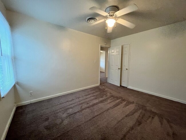 Building Photo - Centrally located 3-bedroom house