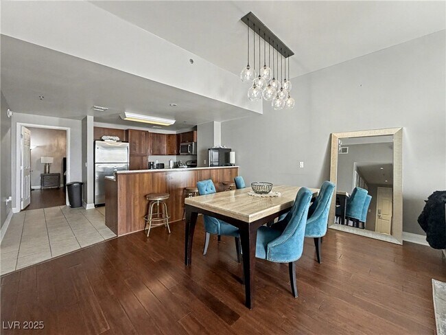 Building Photo - 150 S Las Vegas Blvd