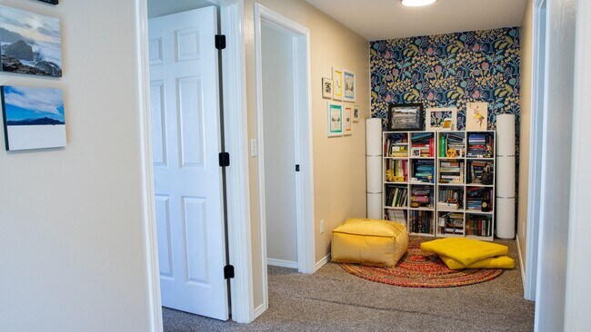 Building Photo - Updated Craftsman on Corner Lot in Aloha~ ...