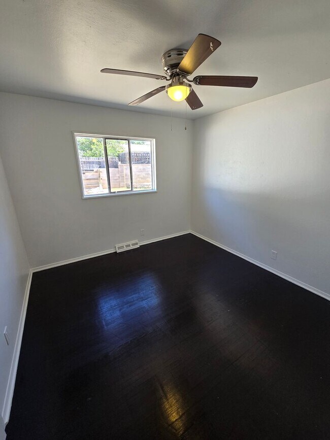 Building Photo - Nice size 4 Bedroom  2 Bath with 2 living ...