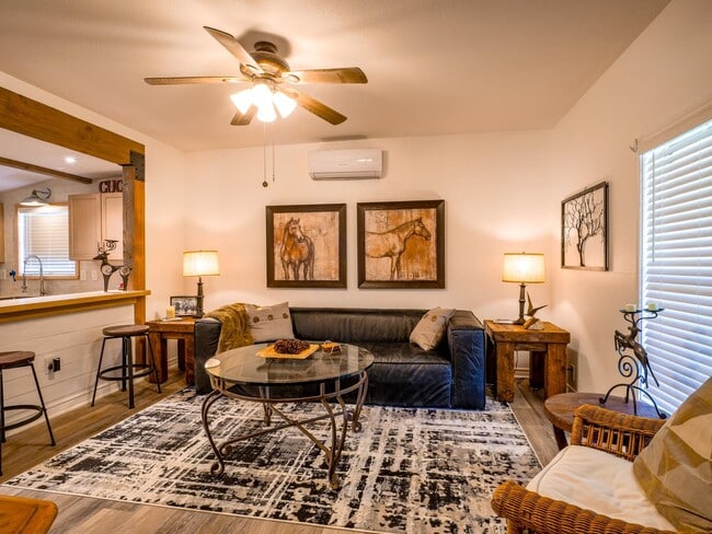 Building Photo - 103 N Ave Q