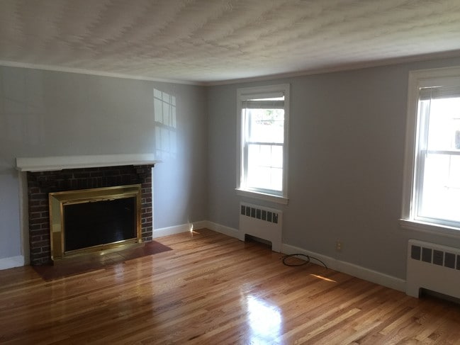 Building Photo - 40 Dunster Ln