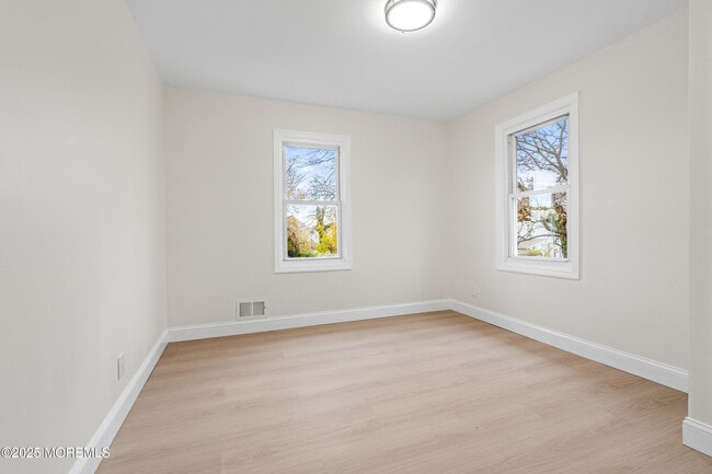 Building Photo - 11 Dewitt Ave