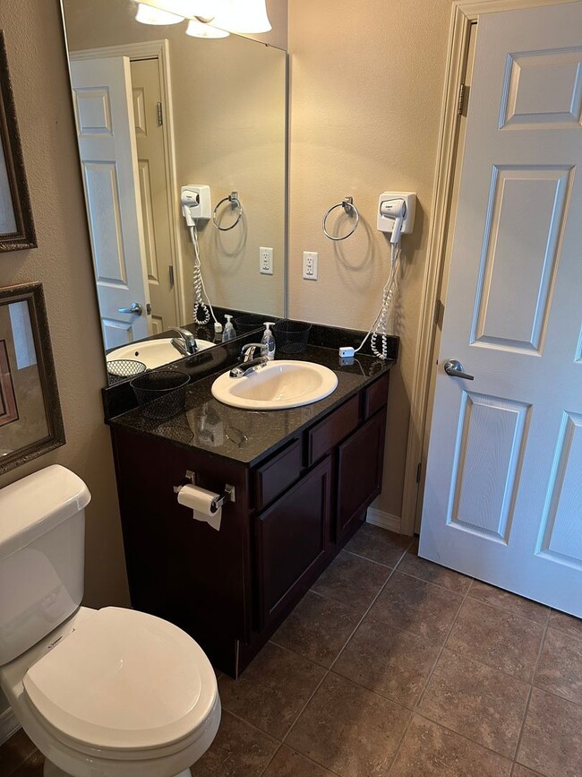 Building Photo - Furnished 2 Bedroom 2 Bath Executive Apart...