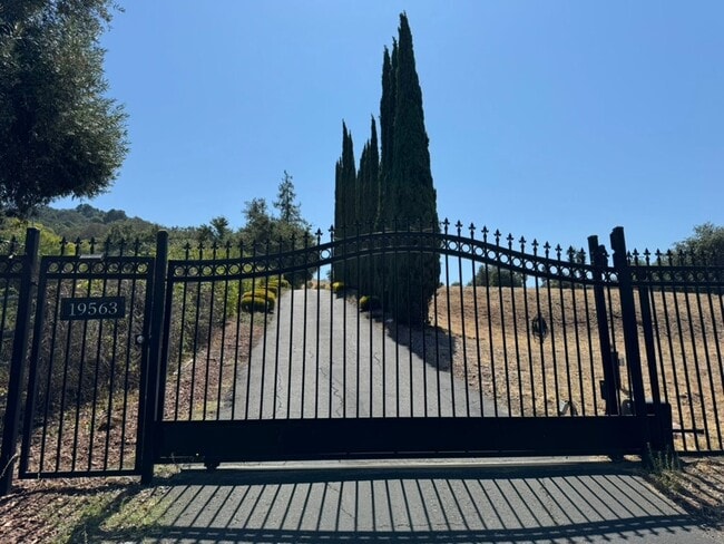 Building Photo - 19563 Almaden Rd