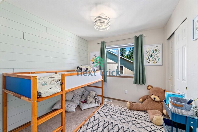 Building Photo - 4 BED & 2.5 SINGLE FAMILY HOUSE FOR RENT