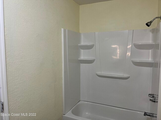 Building Photo - 701 Tropic St