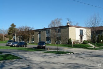 Building Photo - Lakeshore North Apartment Homes - 2748