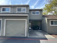Building Photo - 4685 Persimmon Pl